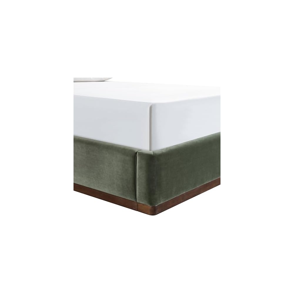 Meridian Furniture RavaGreen-F Rava Collection Modern | Contemporary Full Bed with Ultra Luxe Green 460 GSM Velvet, Piping, Solid Wood Inner Frame, 60.25" W x 84.75" D x 50.75" H, Green, Full